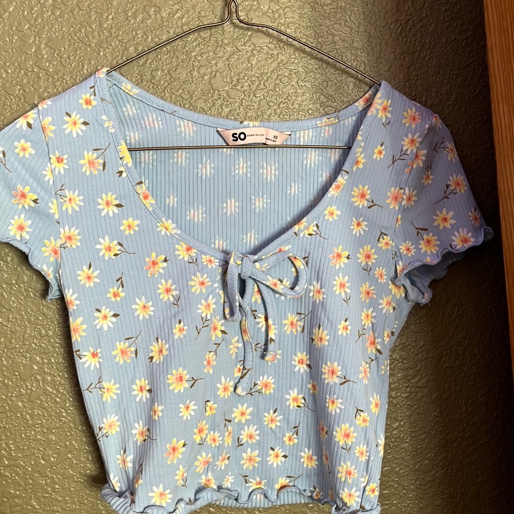Light blue crop tee with yellow flowers